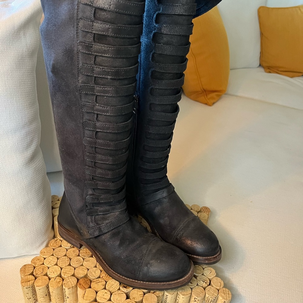 Black Forest knee hi Boots - Picture 9 of 15